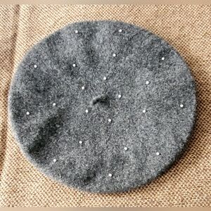 LOFT Gray Beret with White Pearl Beads